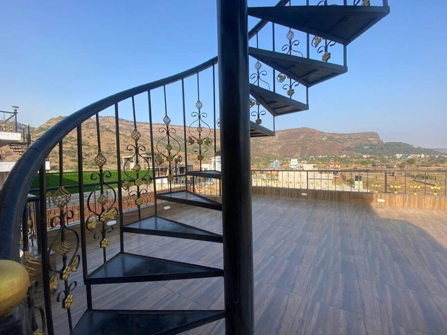 Mount Resorts Lonavala 5 Bhk Luxurious Villa With Private Pool And Full Size Cricket Football Turf Екстериор снимка